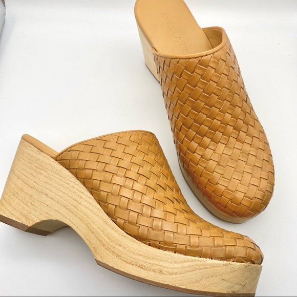Everlane Shoes - Everlane Woven Tan Clog
